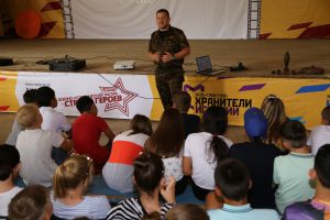 Уроки мужества и различные патриотические выставки провели астраханские патриоты для участников военно-исторического лагеря "Хранители истории"